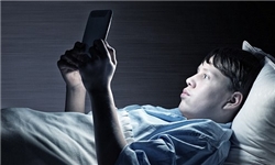 «نور آبی وسایل الکترونیکی» کیفیت خواب را کاهش می‌دهد